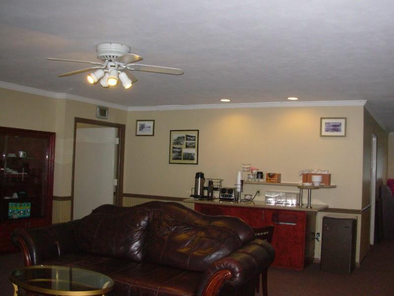Red Carpet Inn On The Lake - Oneonta Beltér fotó