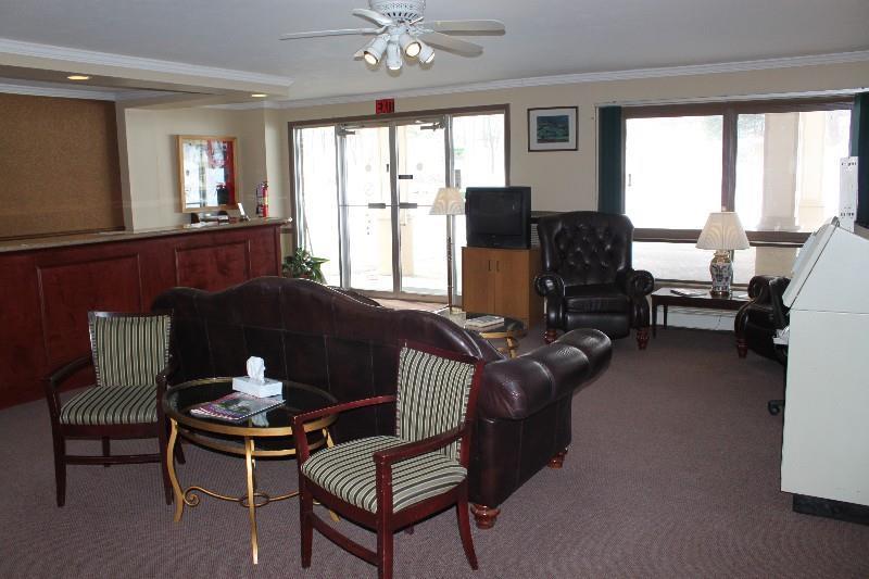 Red Carpet Inn On The Lake - Oneonta Beltér fotó
