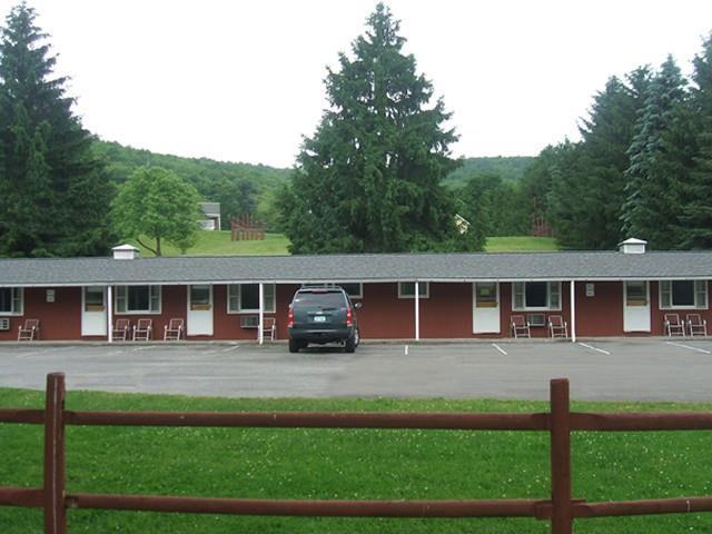 Red Carpet Inn On The Lake - Oneonta Kültér fotó