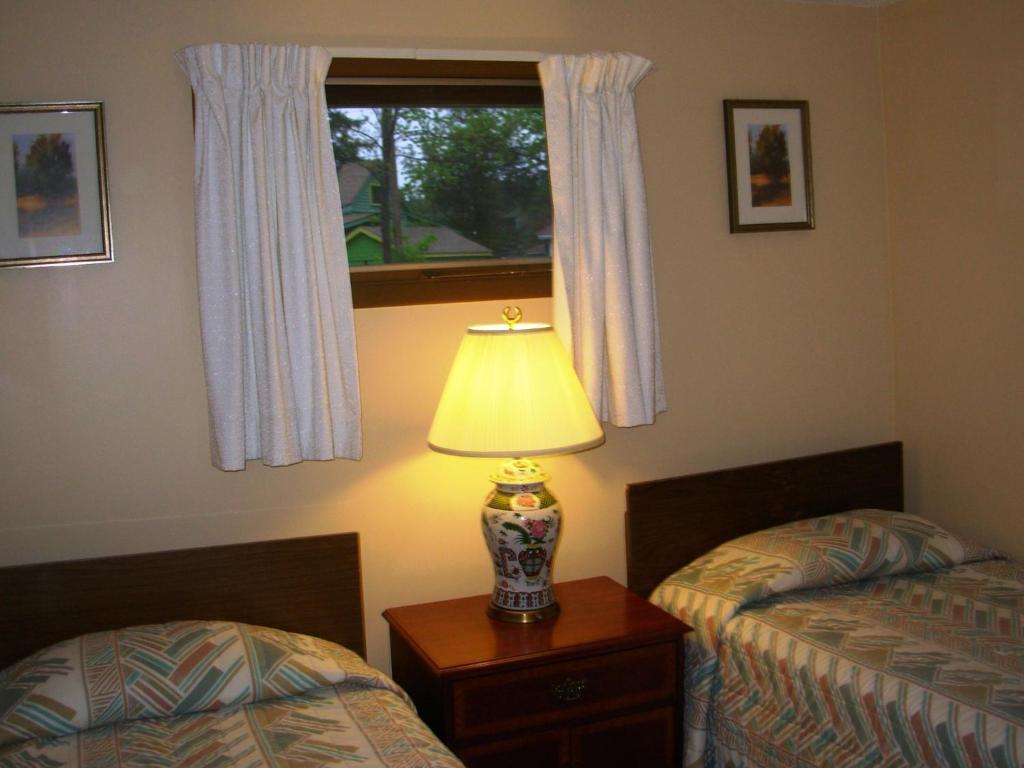 Red Carpet Inn On The Lake - Oneonta Szoba fotó