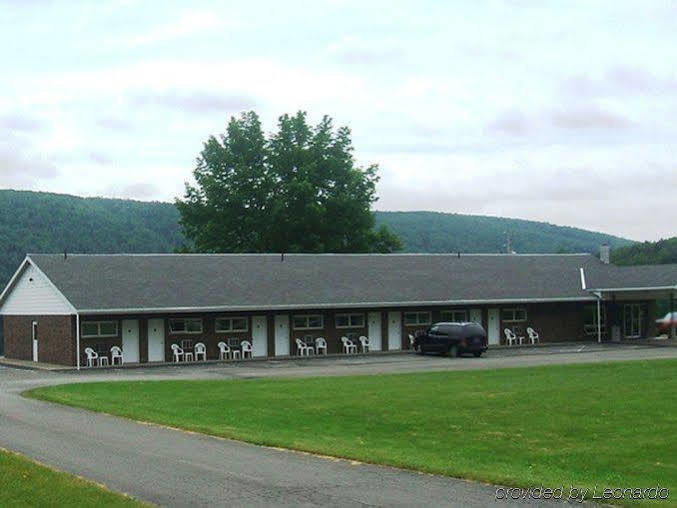 Red Carpet Inn On The Lake - Oneonta Kültér fotó