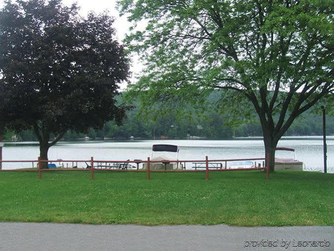 Red Carpet Inn On The Lake - Oneonta Kültér fotó