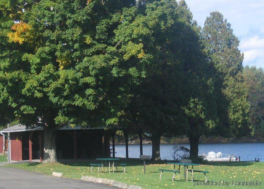 Red Carpet Inn On The Lake - Oneonta Létesítmények fotó