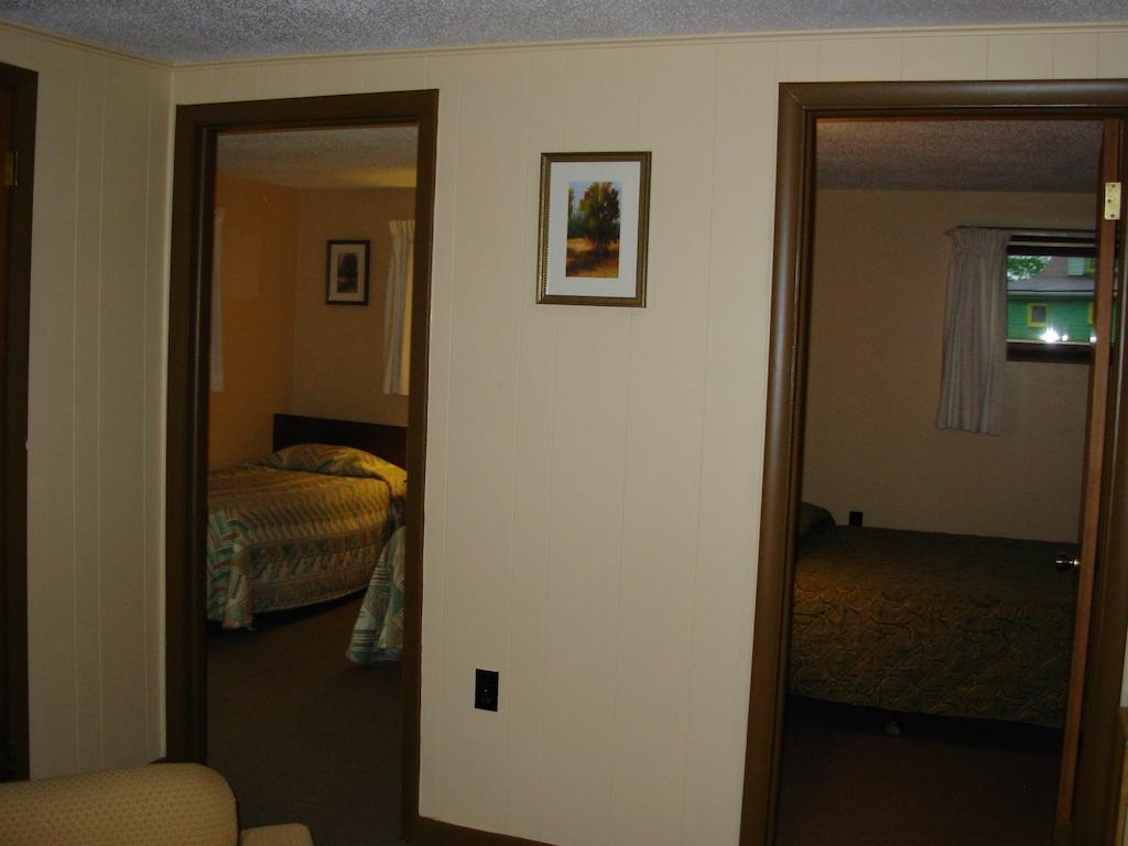 Red Carpet Inn On The Lake - Oneonta Kültér fotó