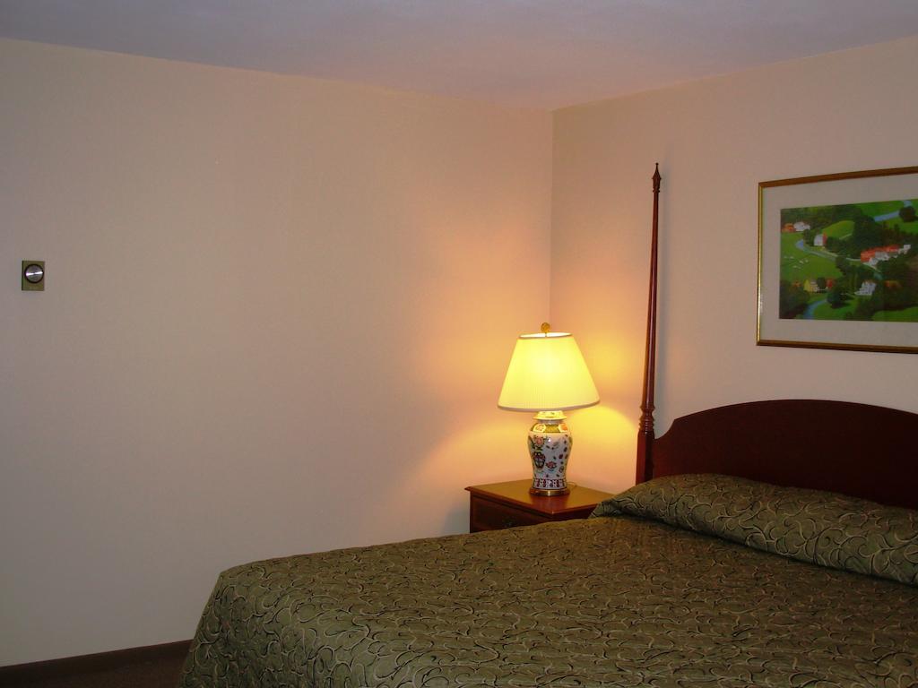 Red Carpet Inn On The Lake - Oneonta Kültér fotó