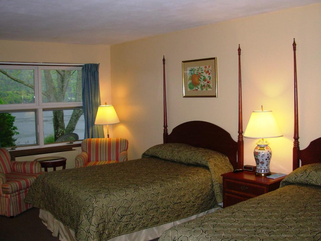 Red Carpet Inn On The Lake - Oneonta Kültér fotó