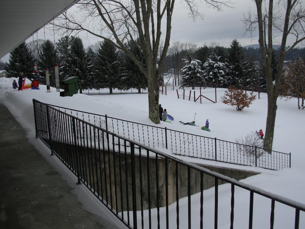 Red Carpet Inn On The Lake - Oneonta Kültér fotó